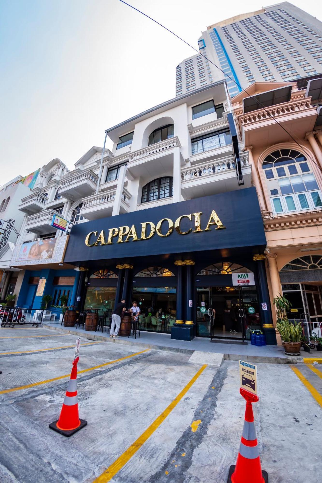 Kiwi Capsule Hotel Bangkok Exterior foto